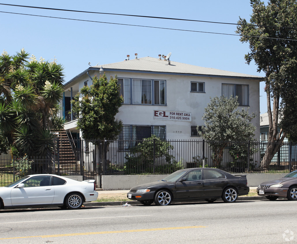 Primary Photo - 11909 S Figueroa St