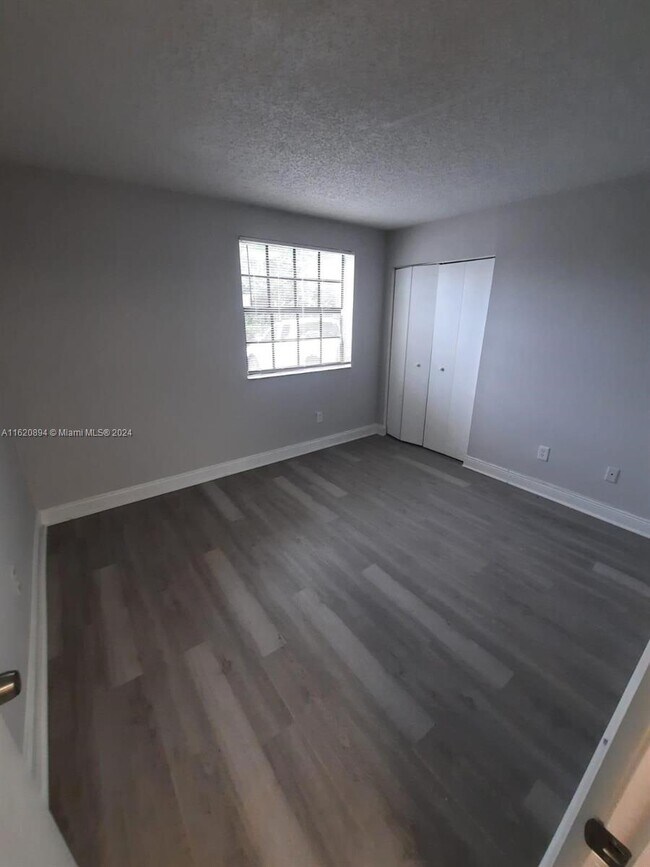 Building Photo - 1400 Jefferson Dr