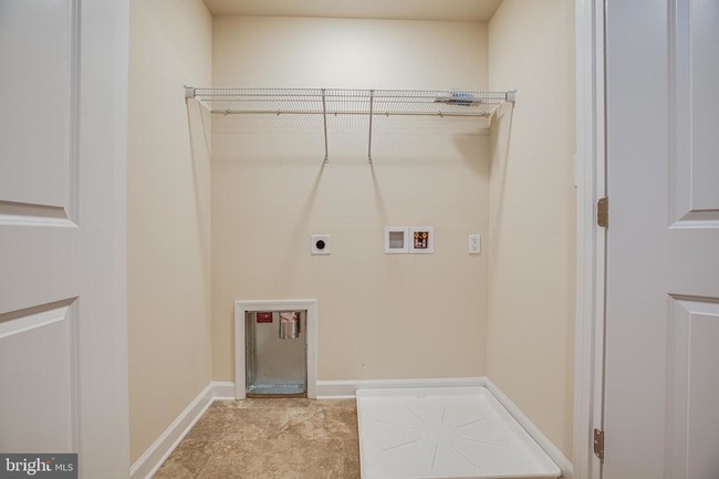 Building Photo - 12 Andrews Pl