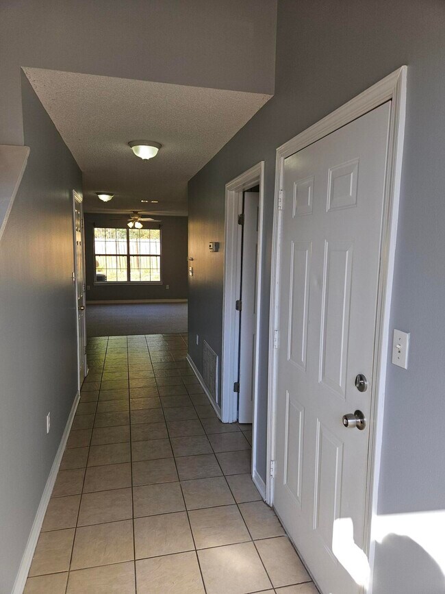 Foto del edificio - 129 Noblat Dr