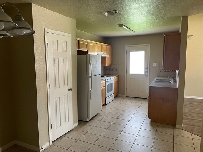 Building Photo - 202 Coby Dr
