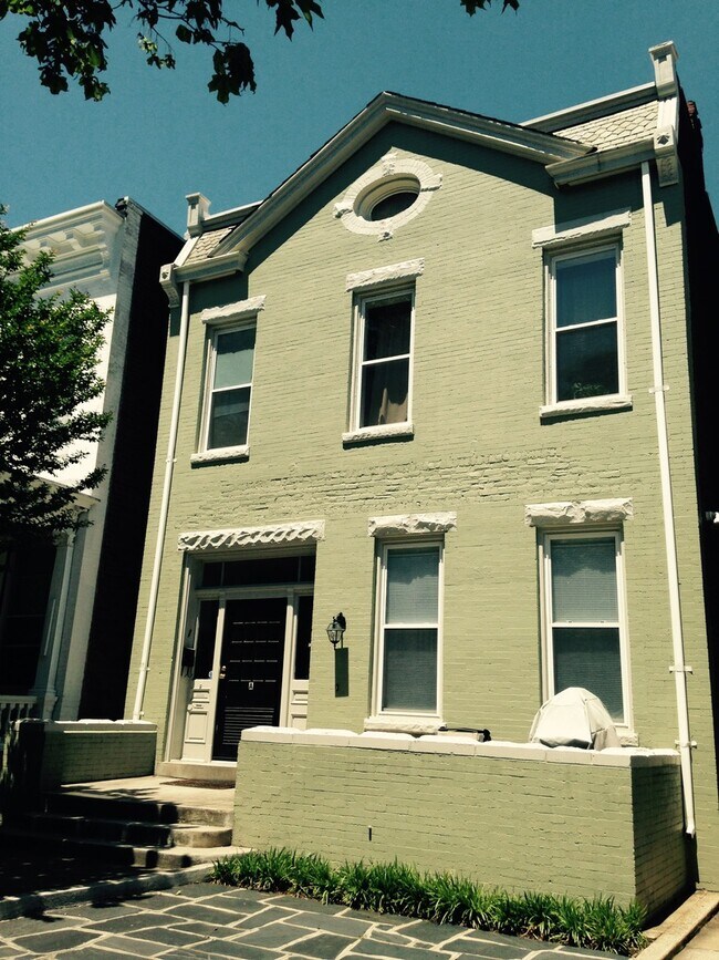 Building Photo - 2116 Grove Ave