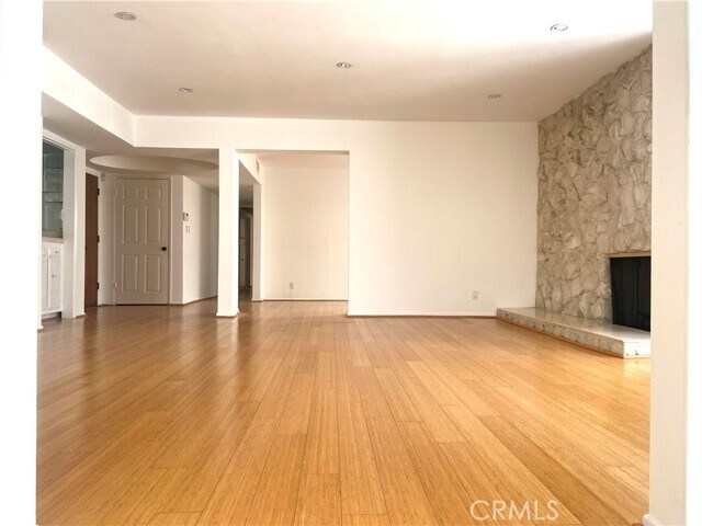 Building Photo - 419 N Oakhurst Dr