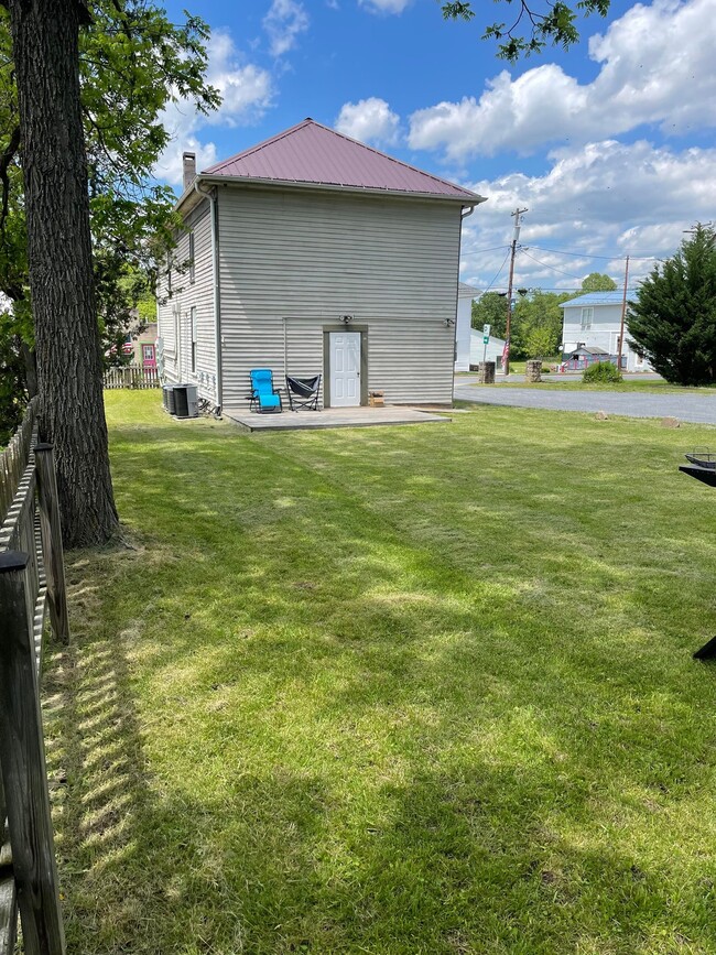 135 W Main St Unit Storefront, Wardensville, WV 26851 Condo for Rent