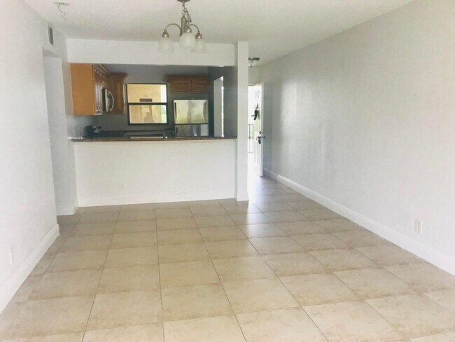 Foto del edificio - 1477 Lake Crystal Dr