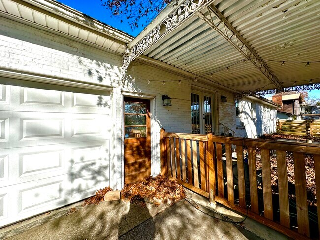 Foto del edificio - 444 Foothill Dr