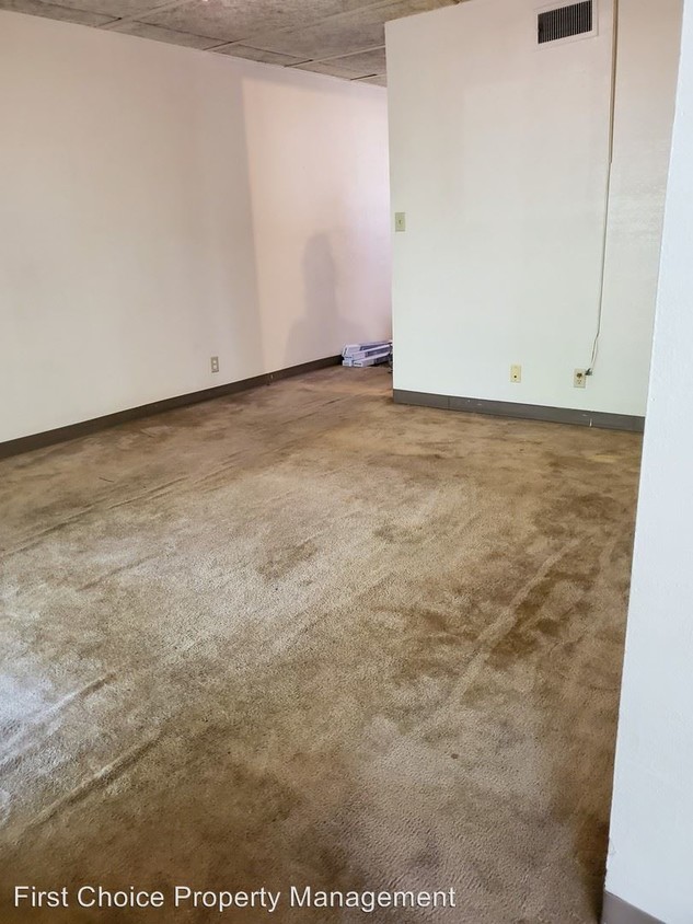 Building Photo - 1127 E Gore Blvd