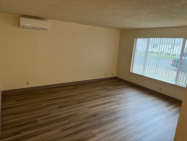 Building Photo - 2 Bedroom in Junction City