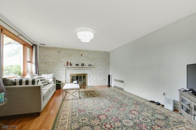 Building Photo - 16 Mt Ararat Rd