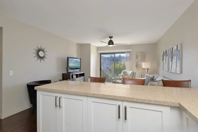 Building Photo - Move-In Ready 2BR/2BA Condo in Prime Cortez Hill Location!