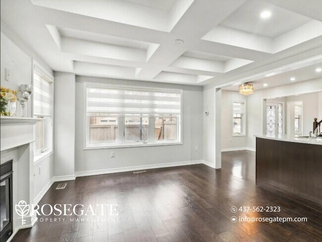 Photo du bâtiment - Spacious 4-Bedroom Detached Corner Home with Garage & Backyard in Brampton