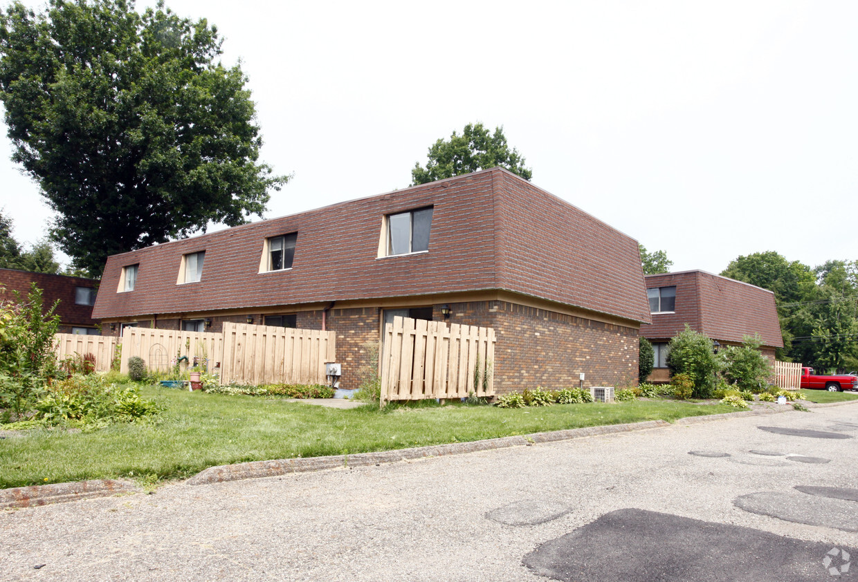 Primary Photo - Meadowbrook Townhomes