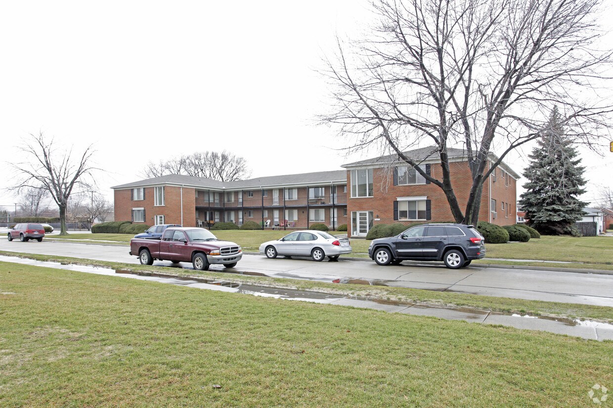 Building Photo - 20875 Trombly St