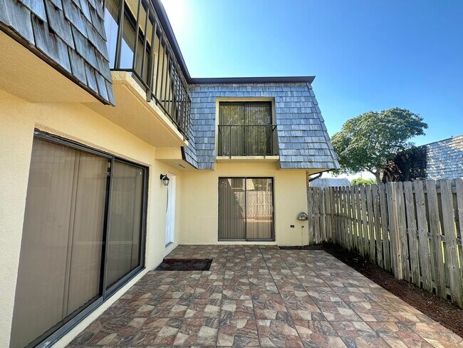 Building Photo - 208 Lake Arbor Dr