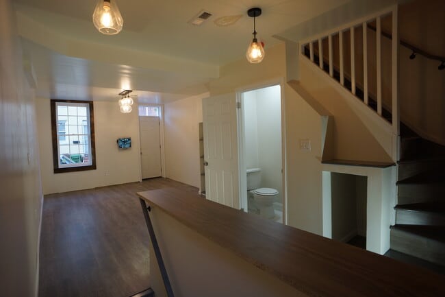 Foto del edificio - 907 Lemmon St