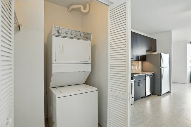 Building Photo - 164 Forest Ave