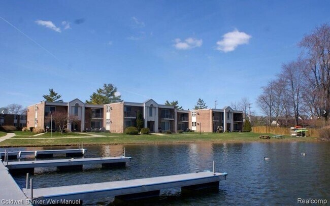 Building Photo - 1659 Cass Lake Rd