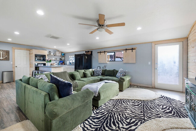 Building Photo - 7625 N Williamson Valley Rd