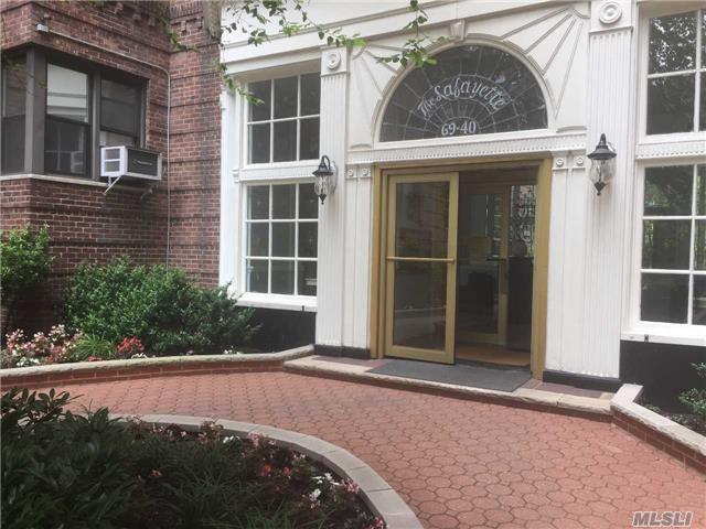 Foto del edificio - 69-40 Yellowstone Blvd