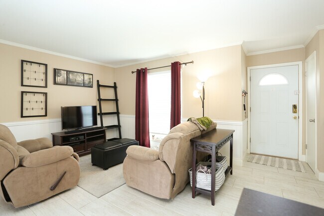 Building Photo - 7322 Oak Manor Dr