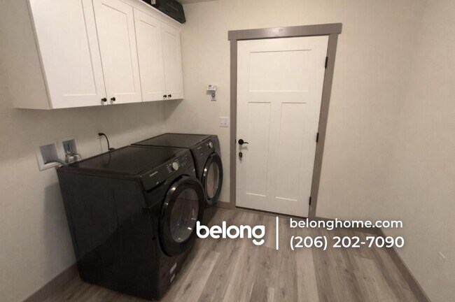 Building Photo - 519 7th Ave NW