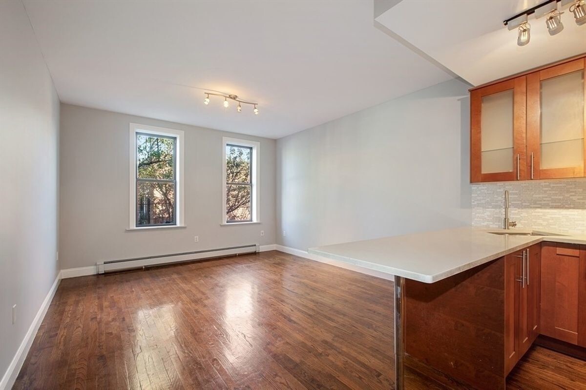 Foto principal - 759 Seneca Ave