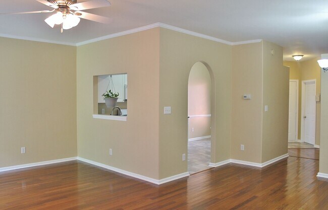 Foto del edificio - MUST SEE!! 3 Bedroom Townhome with Fenced ...