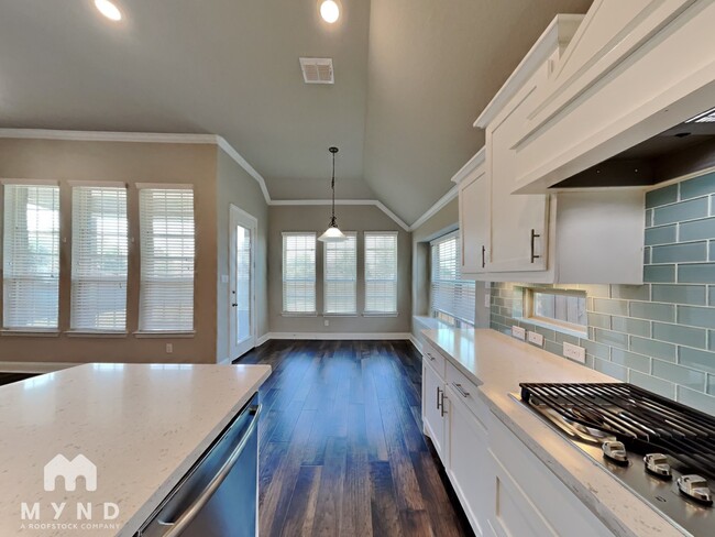 Foto del edificio - 523 Pineview Dr