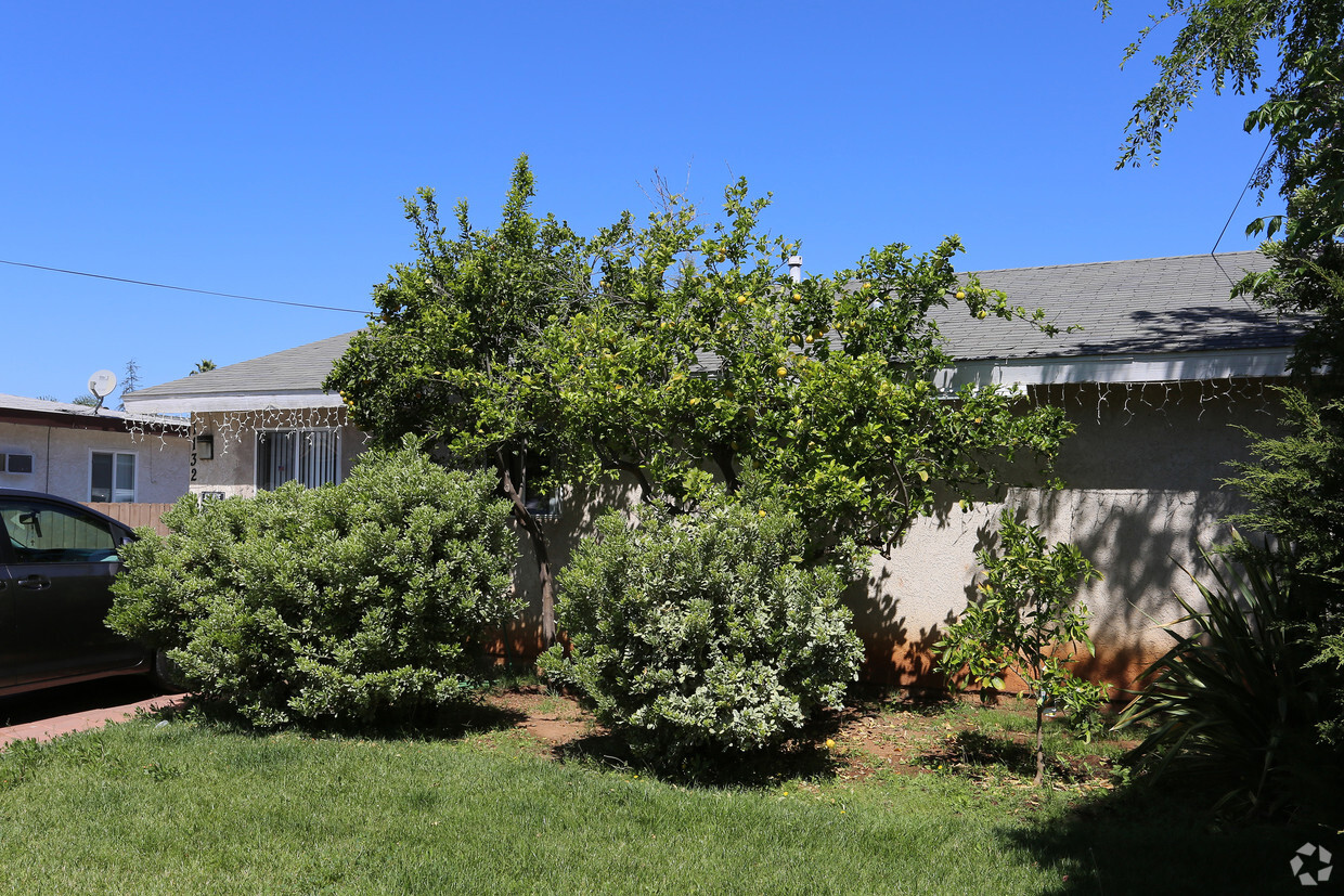 Building Photo - 1132 Persimmon Ave