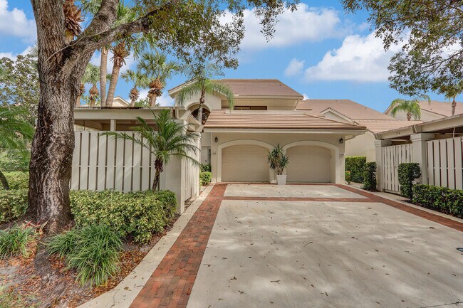 Building Photo - 16000 W Bay Dr