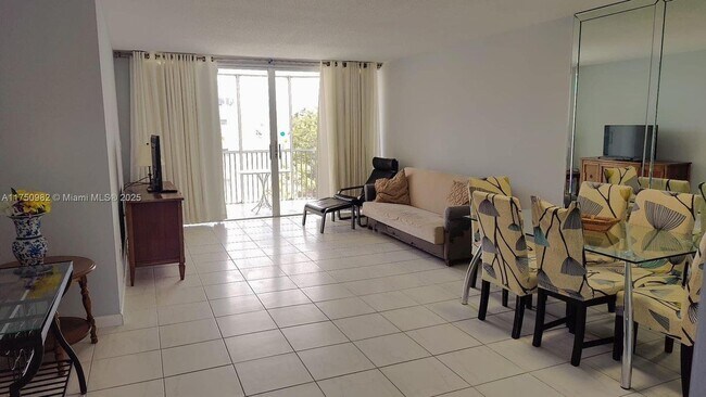 Foto del edificio - 1680 NE 191st St