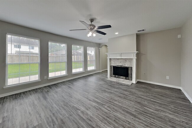 Building Photo - 438 Pinewood Ridge Dr