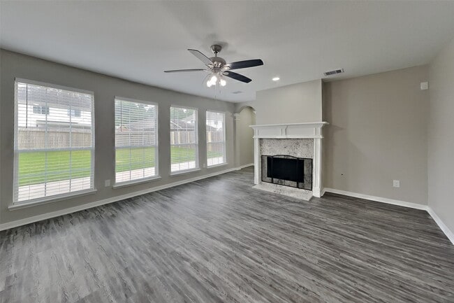 Foto del edificio - 438 Pinewood Ridge Dr