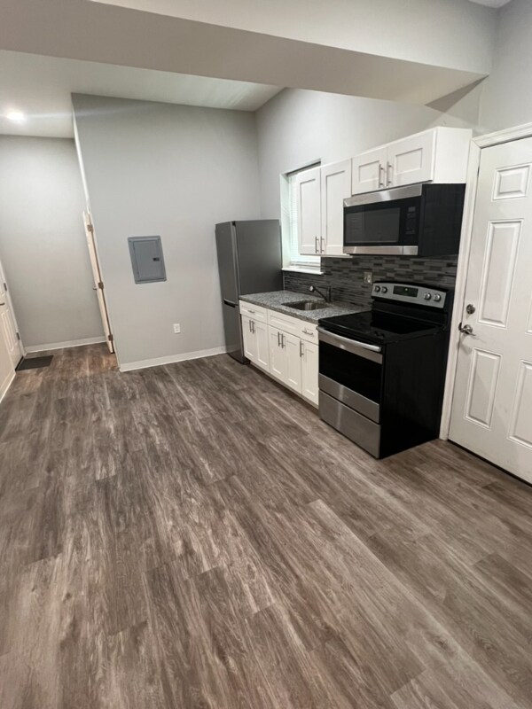 Foto del edificio - 7038 Woodland Ave