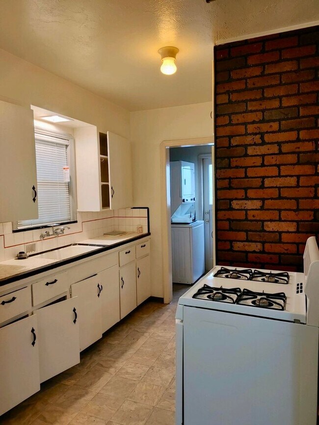 Foto del edificio - 1 Bedroom/1Bath Small Home Modesto