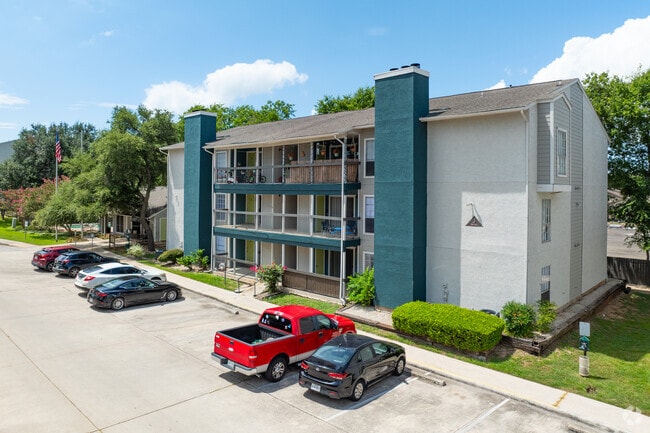 Building Photo - The Summit Apartments