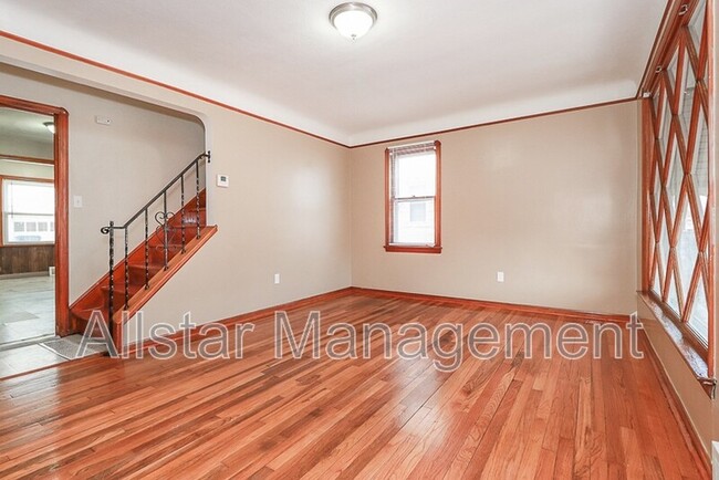 Foto del edificio - 6207 Gerald Ave