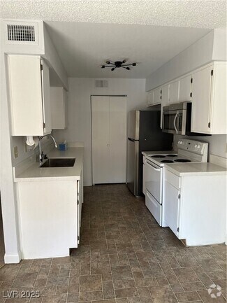 Building Photo - 2750 S Durango Dr