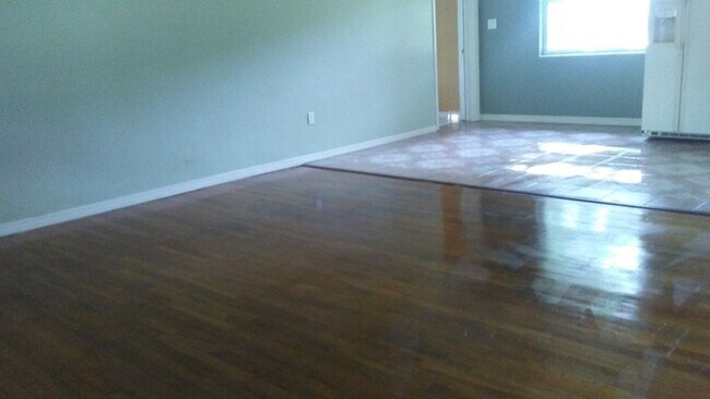 Building Photo - Great property with huge yard on small lake