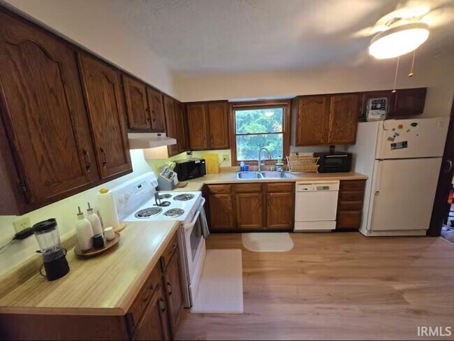 Foto del edificio - 1632 Sycamore Ct