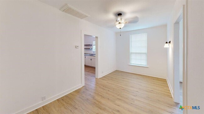 Foto del edificio - 710 W Avenue D