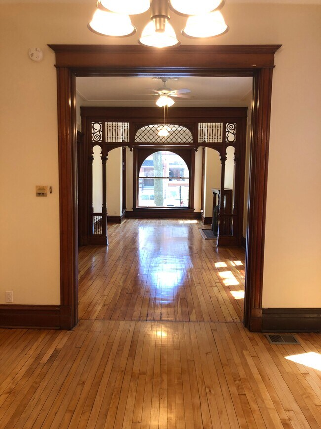 Foto del edificio - 1108 N Damen Ave