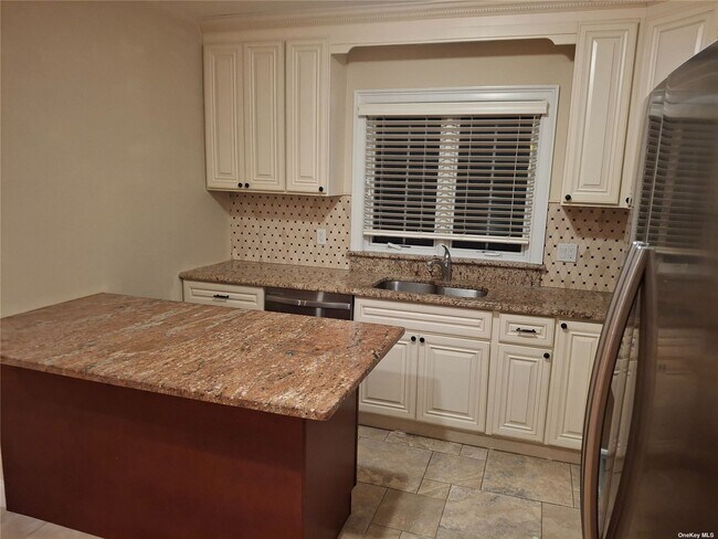 Foto del edificio - 77-36 252nd St