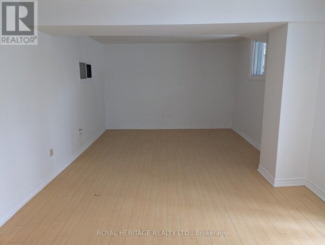 Building Photo - 1565 Somergrove Crescent