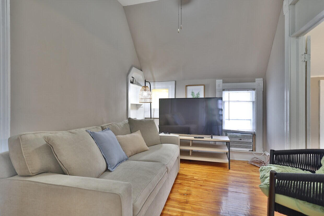 Living Space - 2813 Garfield Ave