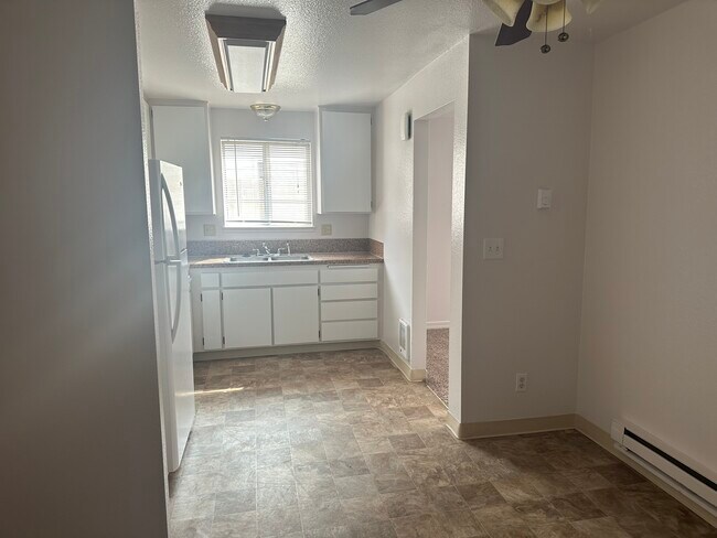 Building Photo - 1534 W Maple Ave