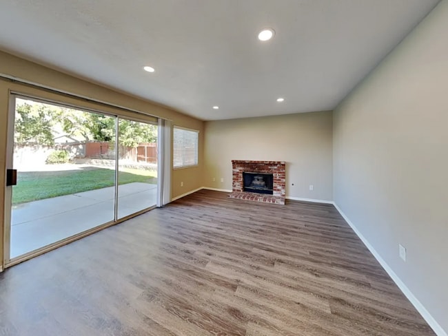 Building Photo - 24805 Half Dome Ct