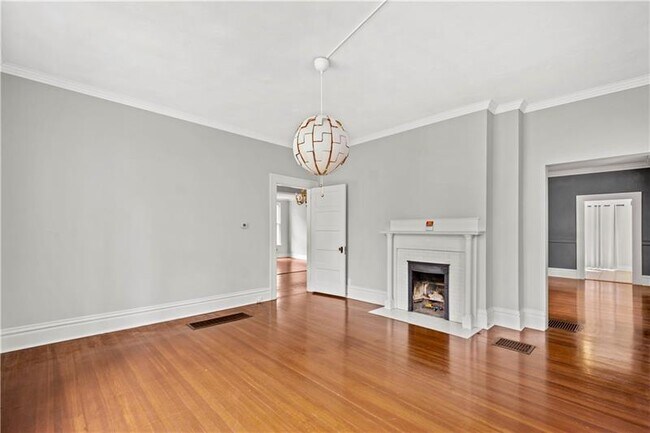 Building Photo - 250 Thorn St
