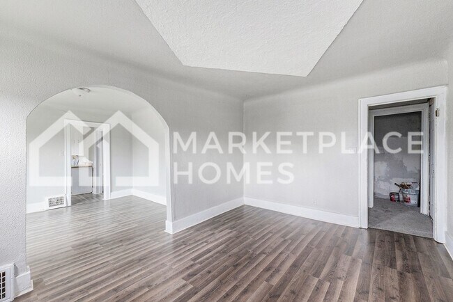 Foto del edificio - 15457 Cloverlawn Ave