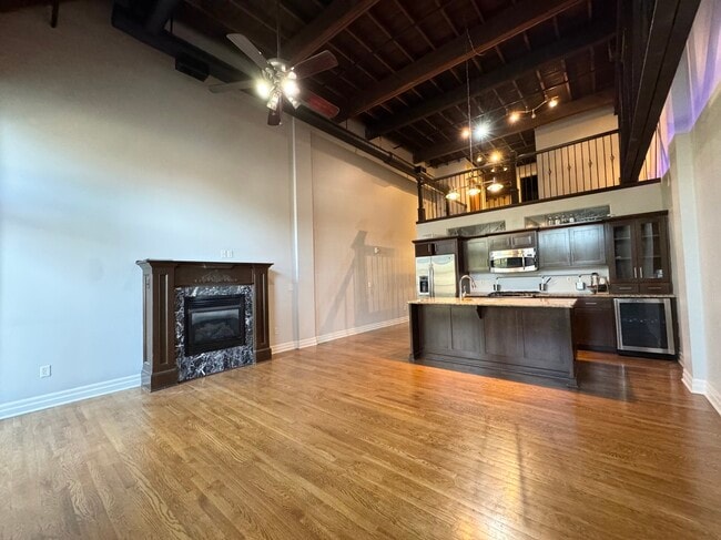 Building Photo - 1715 Summit St